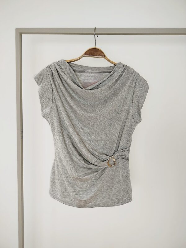 Tričko s padavým výstrihom sivé