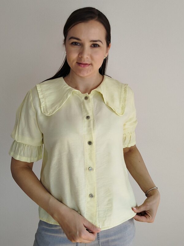 Blúzka s romantickým golierom